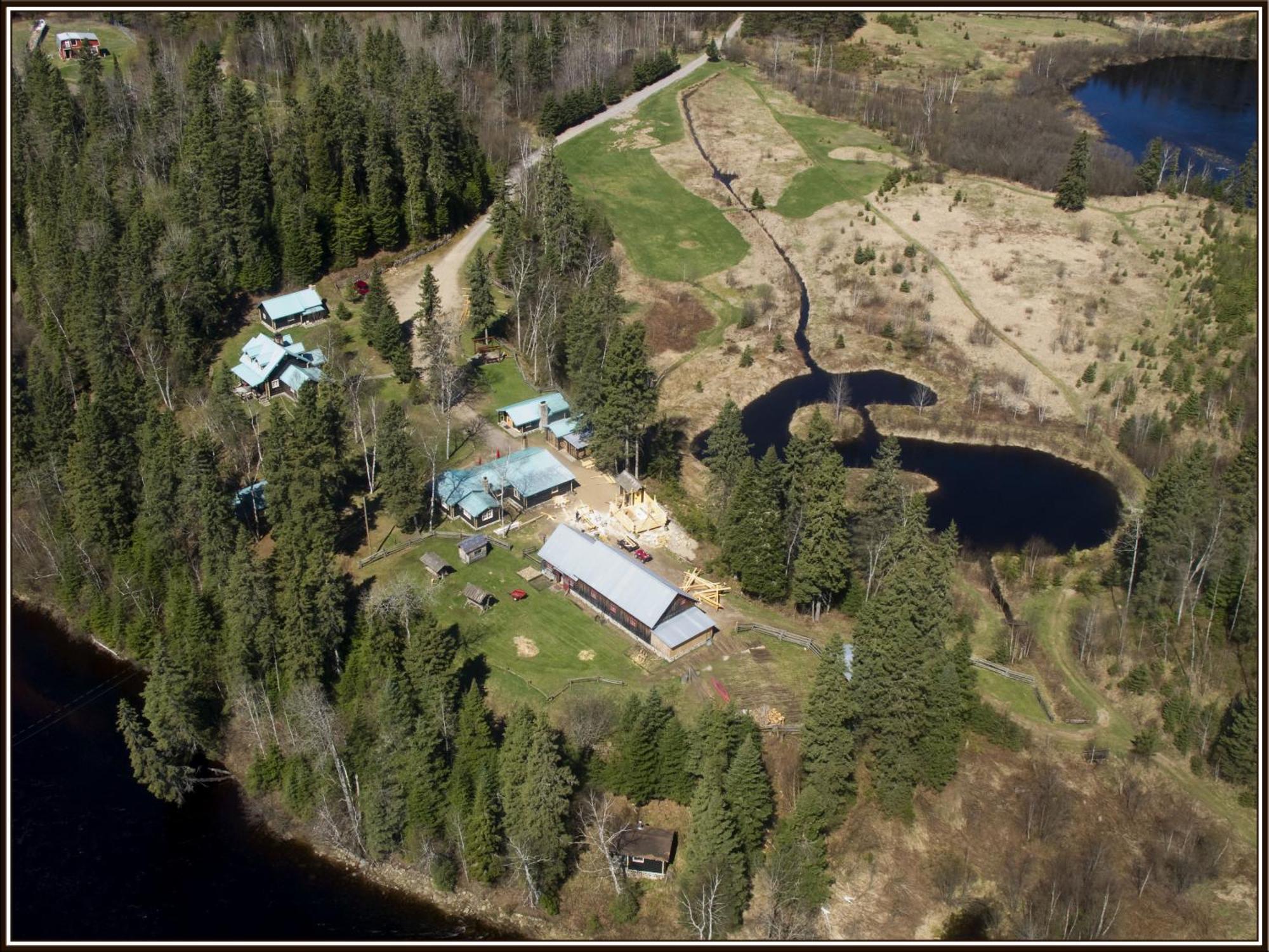 Domaine Le Bostonnais - Le Village En Bois Rond La Tuque Exterior foto
